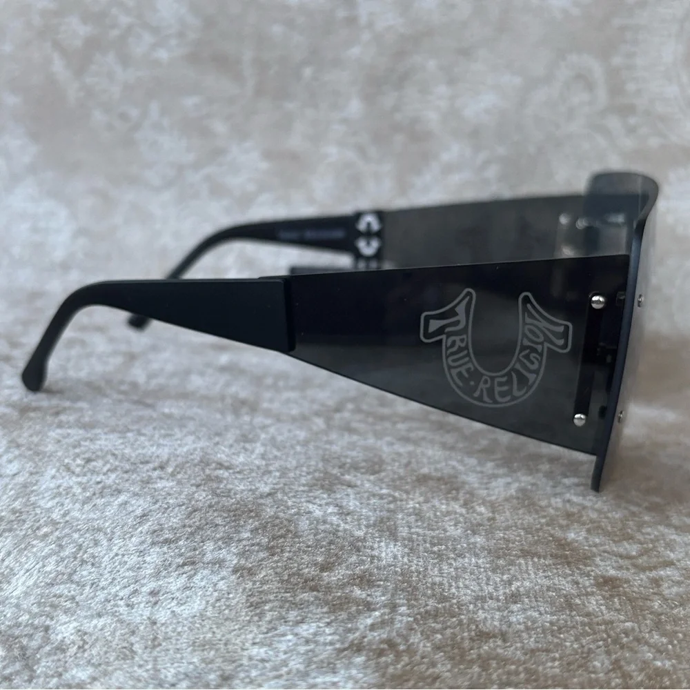 Brand New True Religion Black Rimless Shield Sunglasses Retro Wide Arm Horseshoe